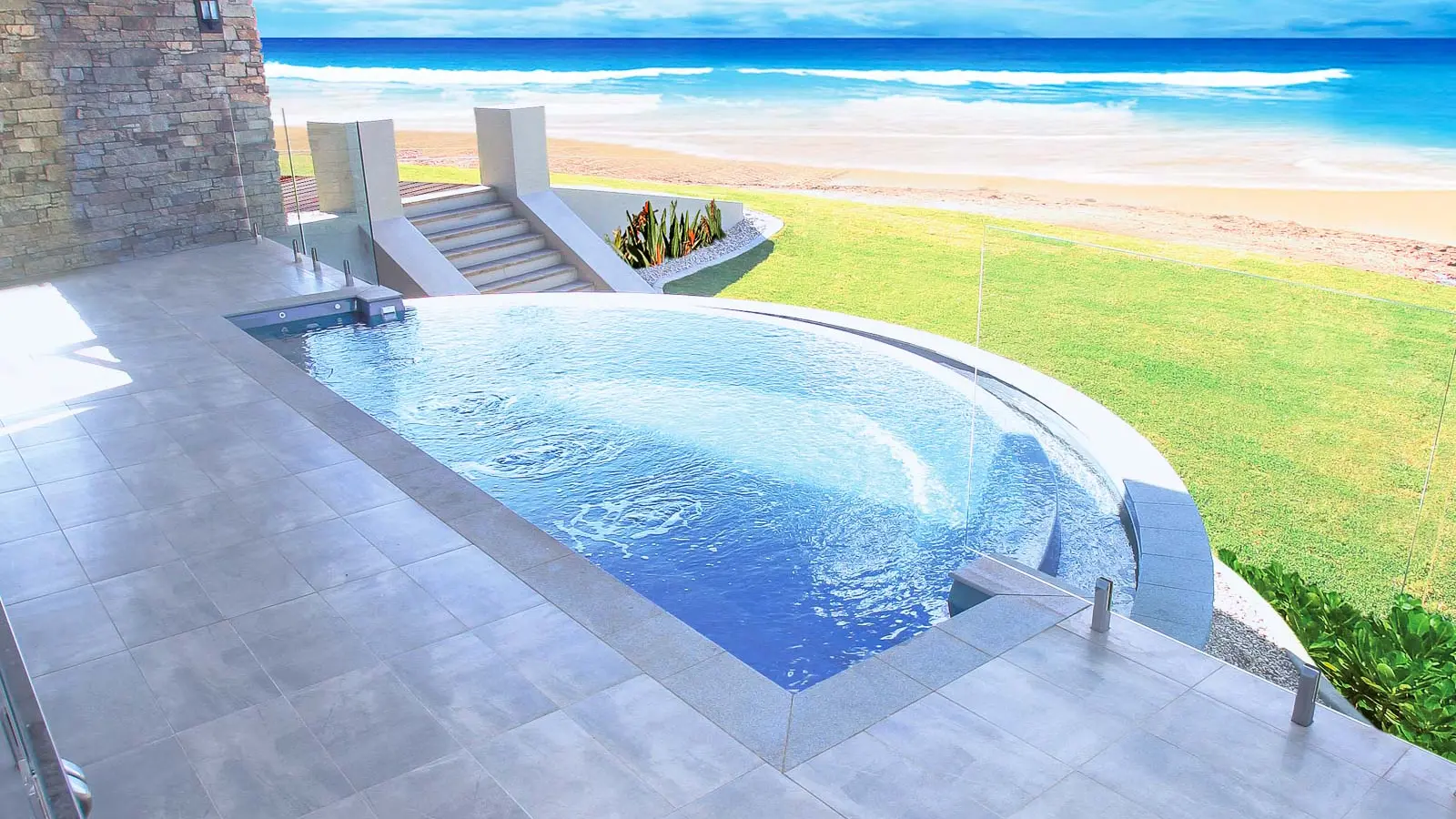 The Horizon™, a fiberglass pool design manufactured by Leisure Pools